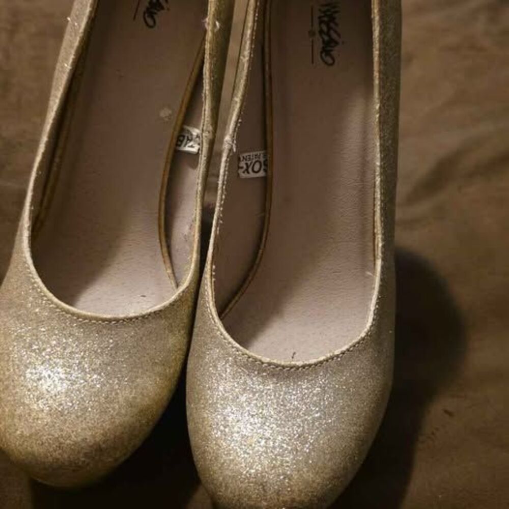 Gold glitter new heels size 5.5